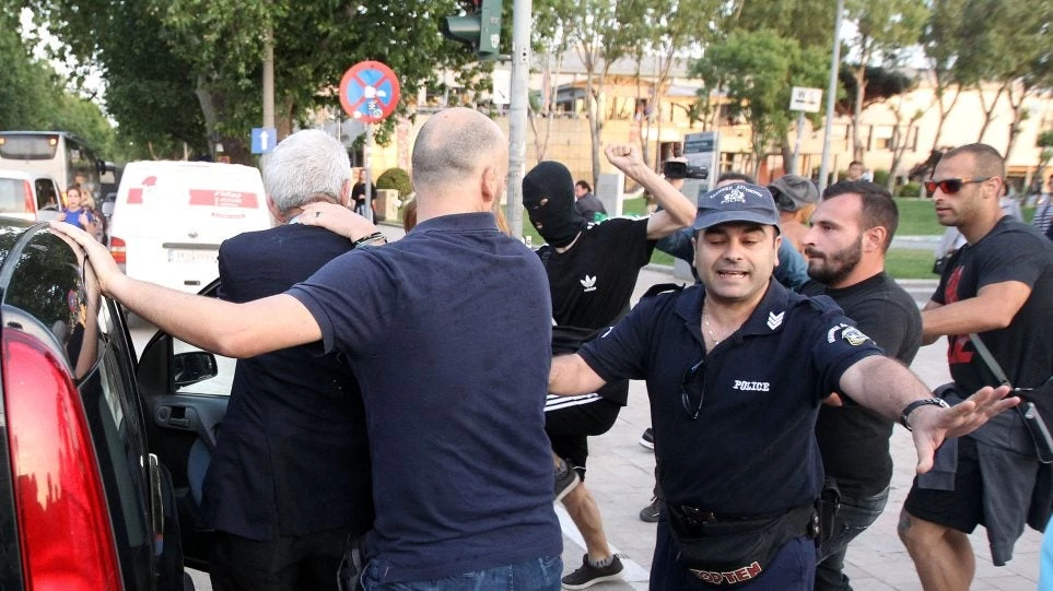 Πρόεδρος αστυνομικών Θεσσαλονίκης: Οι 4 ένστολοι θα έκαναν συλλήψεις για τον Μπουτάρη και δεν θα τους έδερνε ο όχλος;